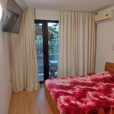 2 In Sunny Apartment Slantschew brjag