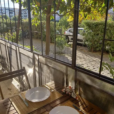 2 In Sunny Apartment