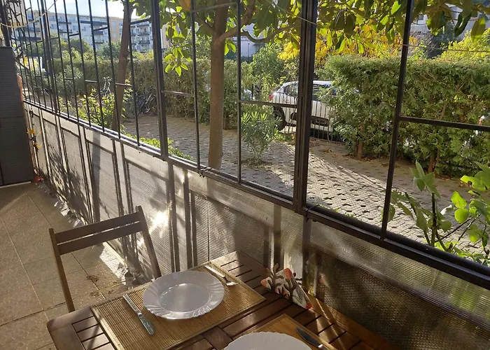 2 In Sunny Apartment